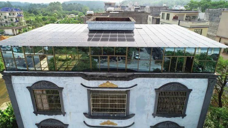 還在裝傳統(tǒng)陽光房？太傻了！如今大家都裝這個(gè)，美觀、環(huán)保還能賺錢！